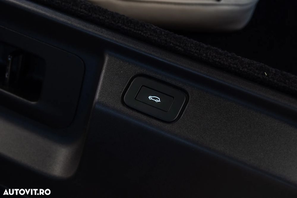 Land Rover Range Rover 4.4 V8 P530 LWB SV - 37