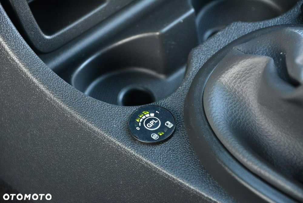 Dacia Duster 1.6 16V 105 4x2 Laureate - 27