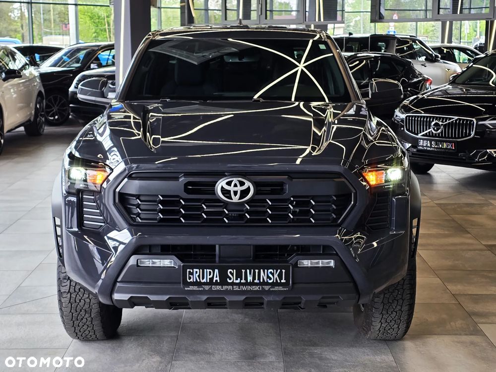 Toyota Tacoma - 14