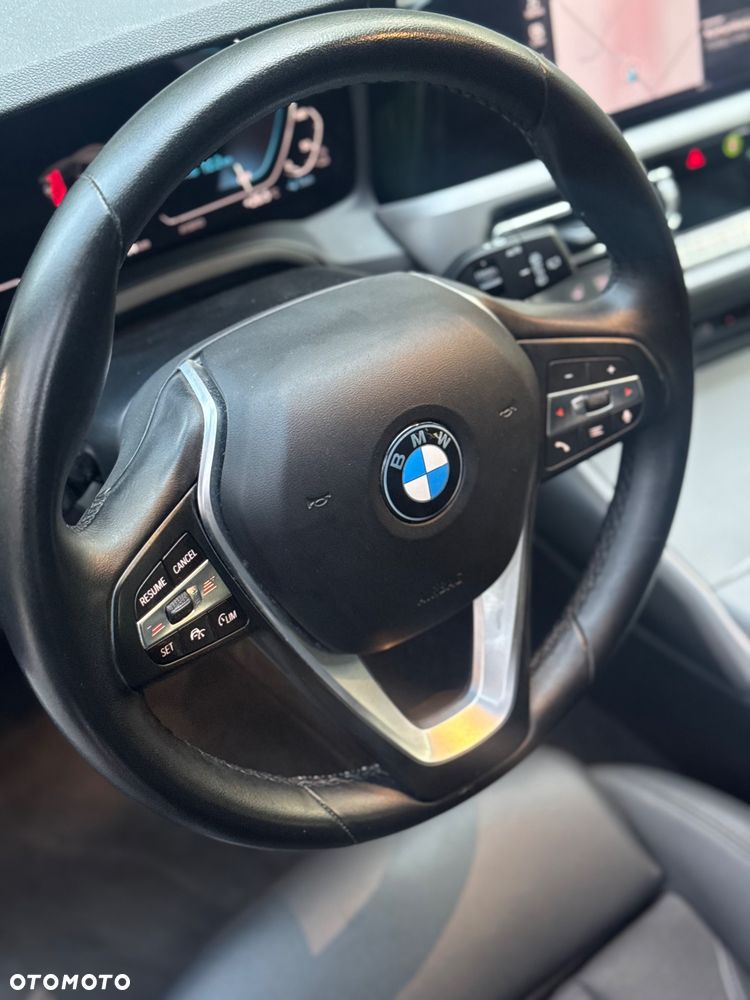BMW Seria 3 330e M Sport sport - 31