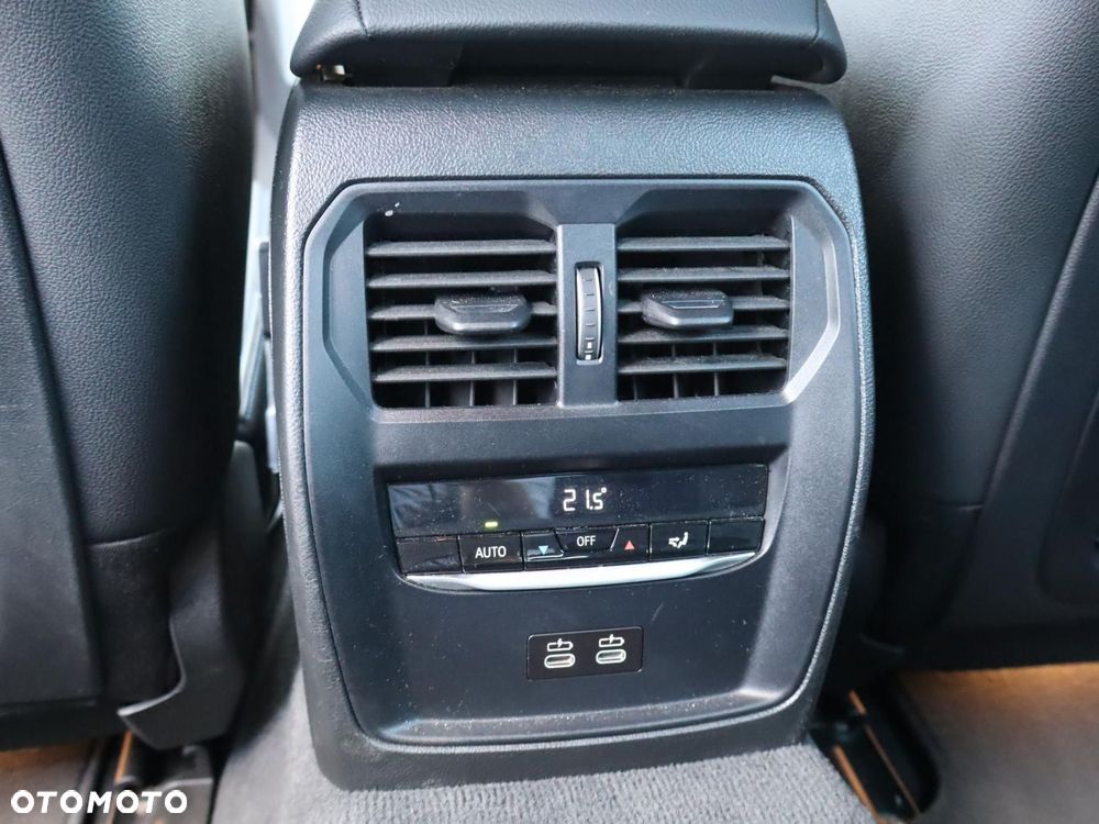 BMW i4 - 16