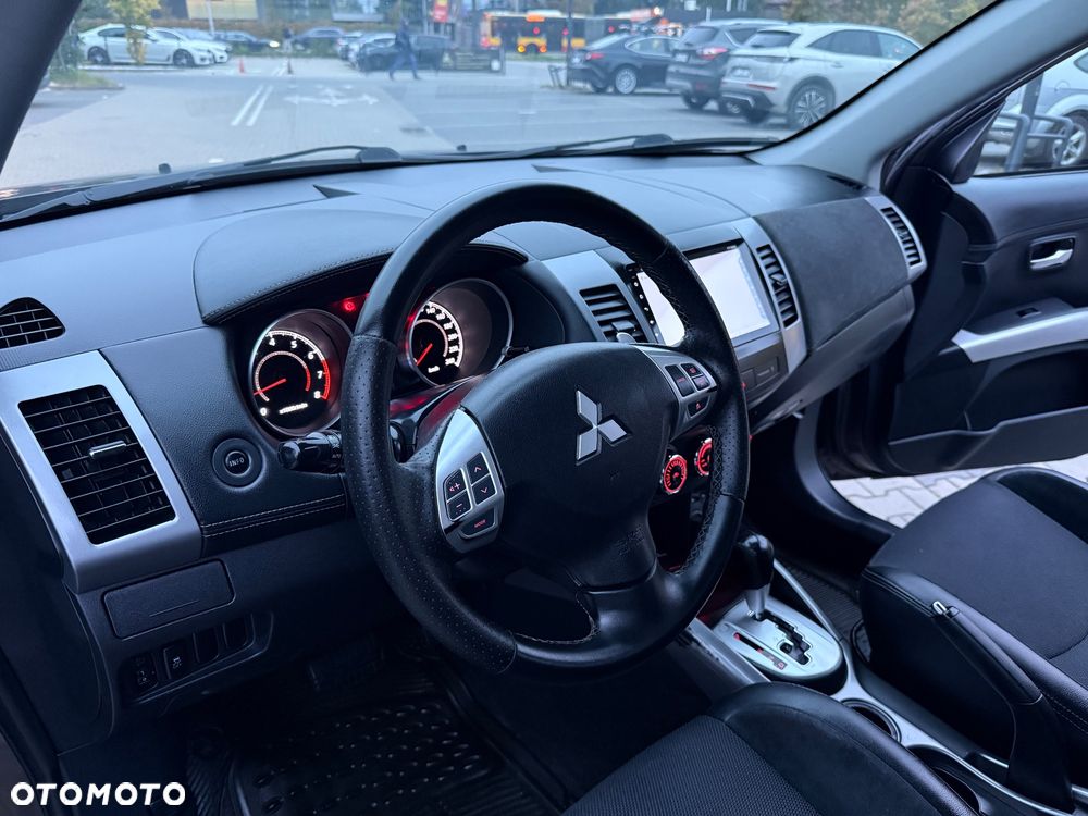 Mitsubishi Outlander - 23
