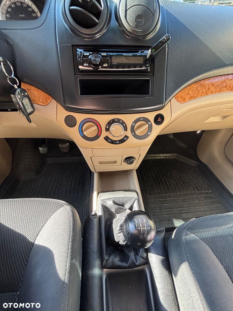 Chevrolet Aveo - 13