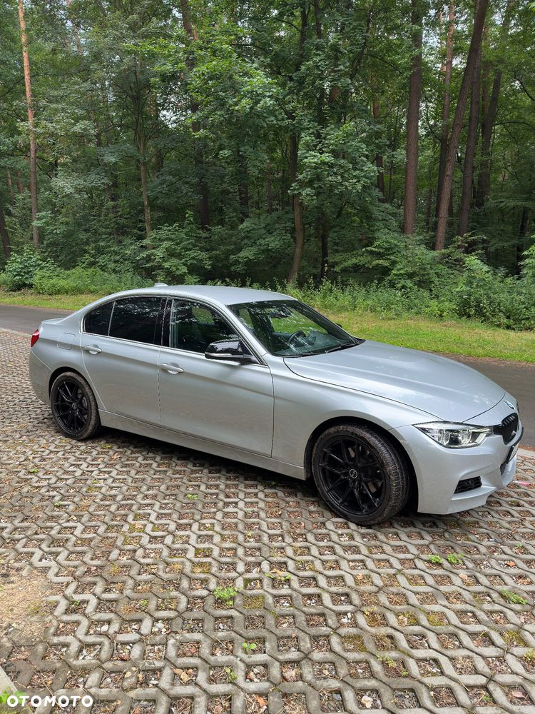 BMW Seria 3 330i Sport Line - 11
