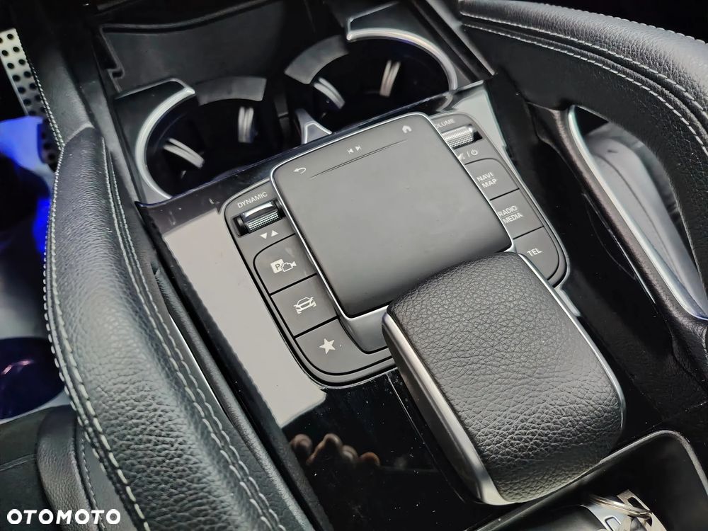Mercedes-Benz GLE 300 d 4Matic 9G-TRONIC AMG Line - 25