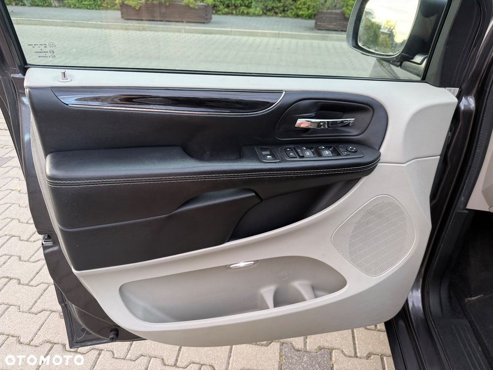 Dodge Grand Caravan - 19
