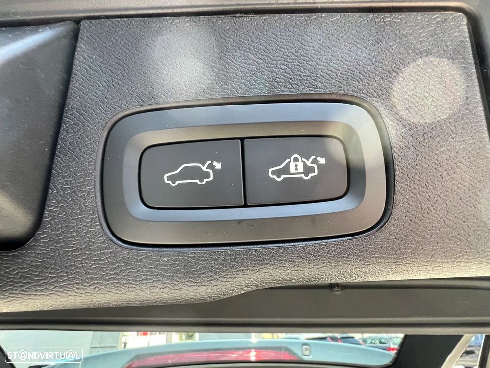 Volvo XC 60 2.0 B4 Core — fotografia 6