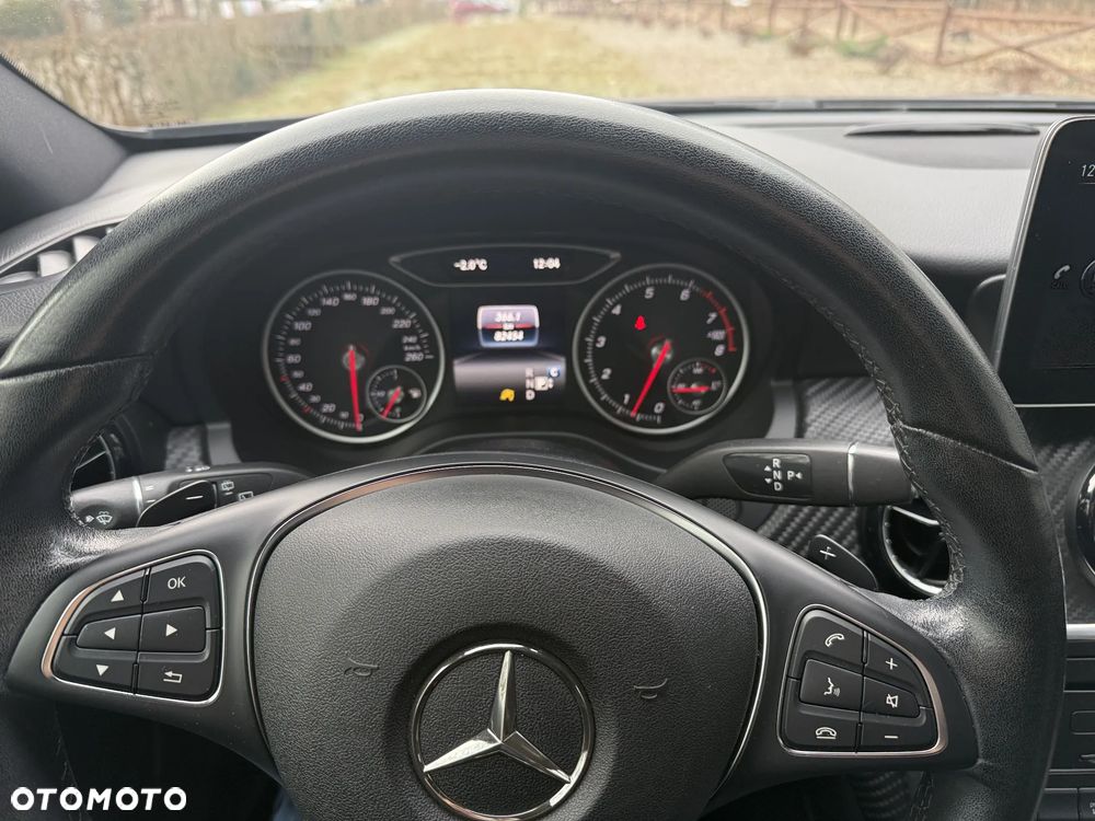 Mercedes-Benz GLA 200 7G-DCT - 7