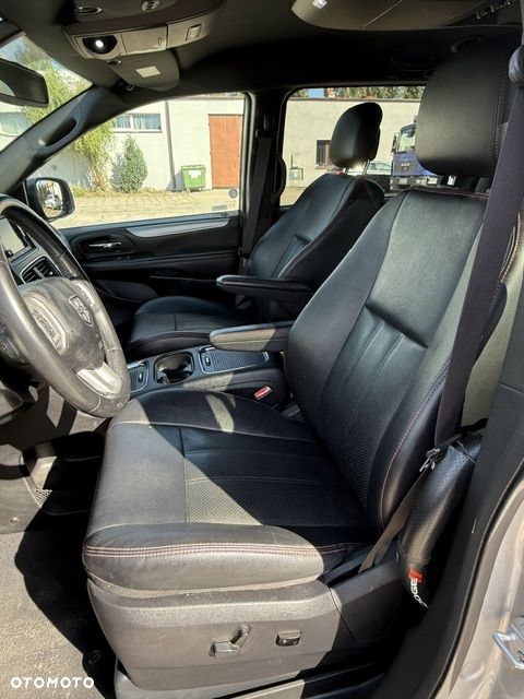 Dodge Grand Caravan - 15