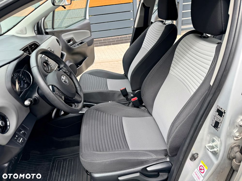 Toyota Yaris Hybrid 100 Sol - 9