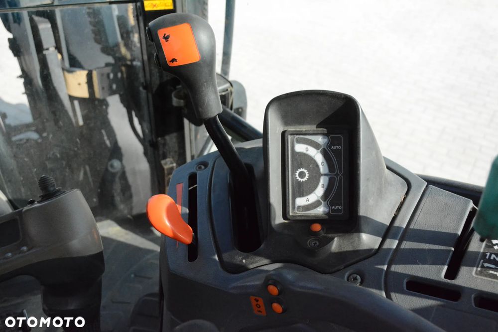 New Holland TSA.135 / 2004r. / Ładowacz czołowy / Tuz / Klima / Super stan - 25