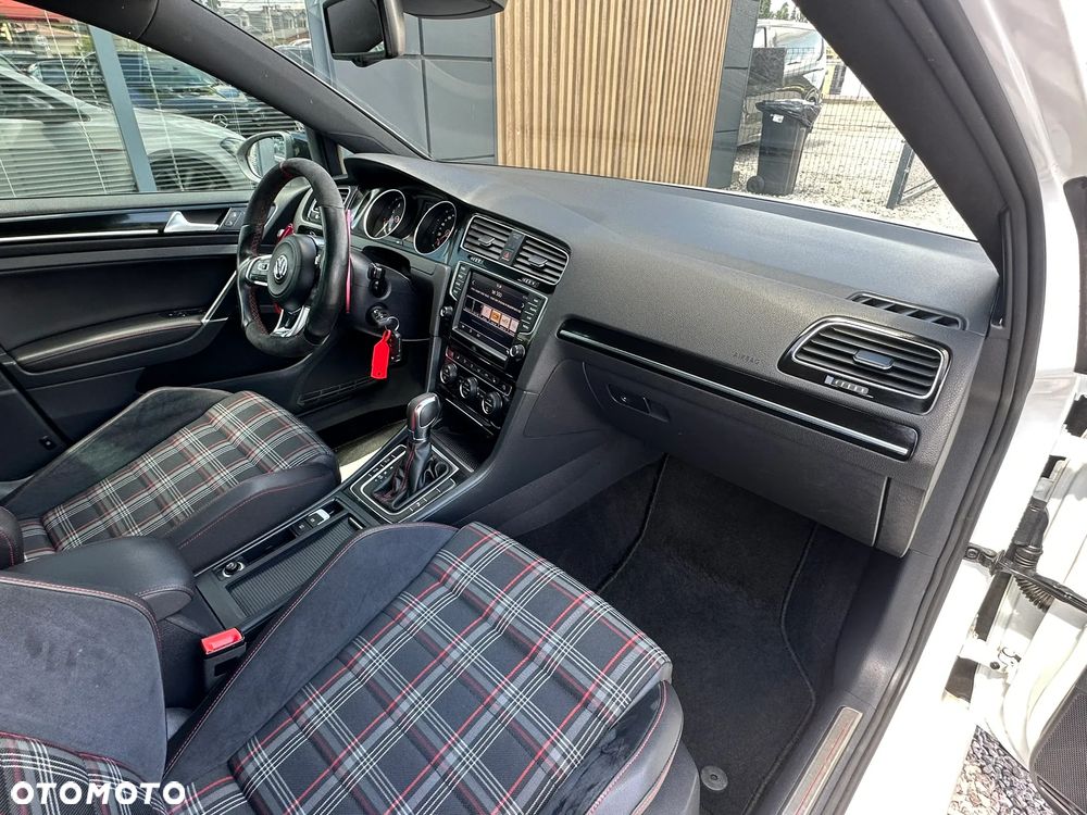 Volkswagen Golf GTI BlueMotion Technology DSG - 35