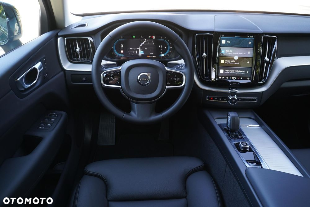Volvo XC 60 B5 B AWD Plus Dark - 17