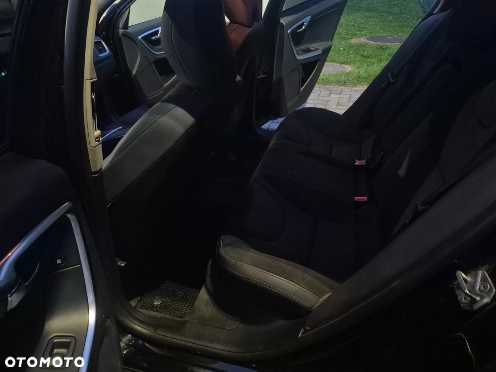 Volvo S60 D2 Edition - 12