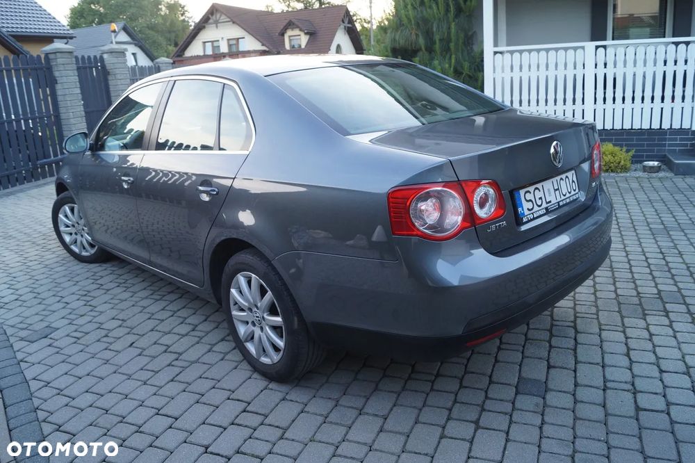 Volkswagen Jetta 2.0 TDI Comfortline - 14