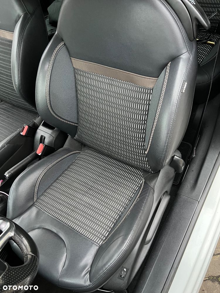 Peugeot 208 1.6 VTi Allure - 17