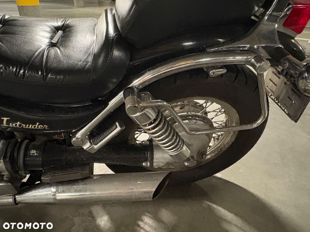 Suzuki Intruder - 8