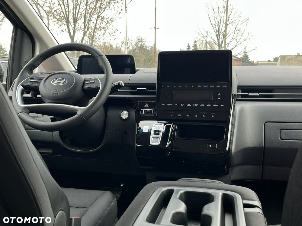 Hyundai Staria - 21