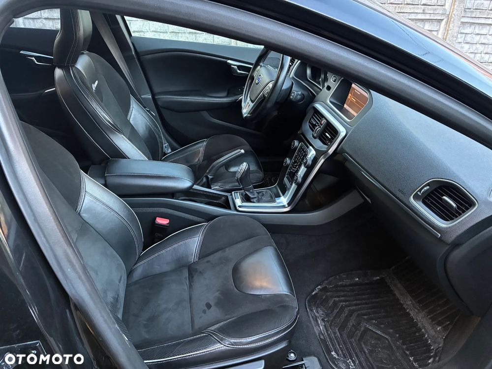 Volvo V40 T3 R-Design - 27