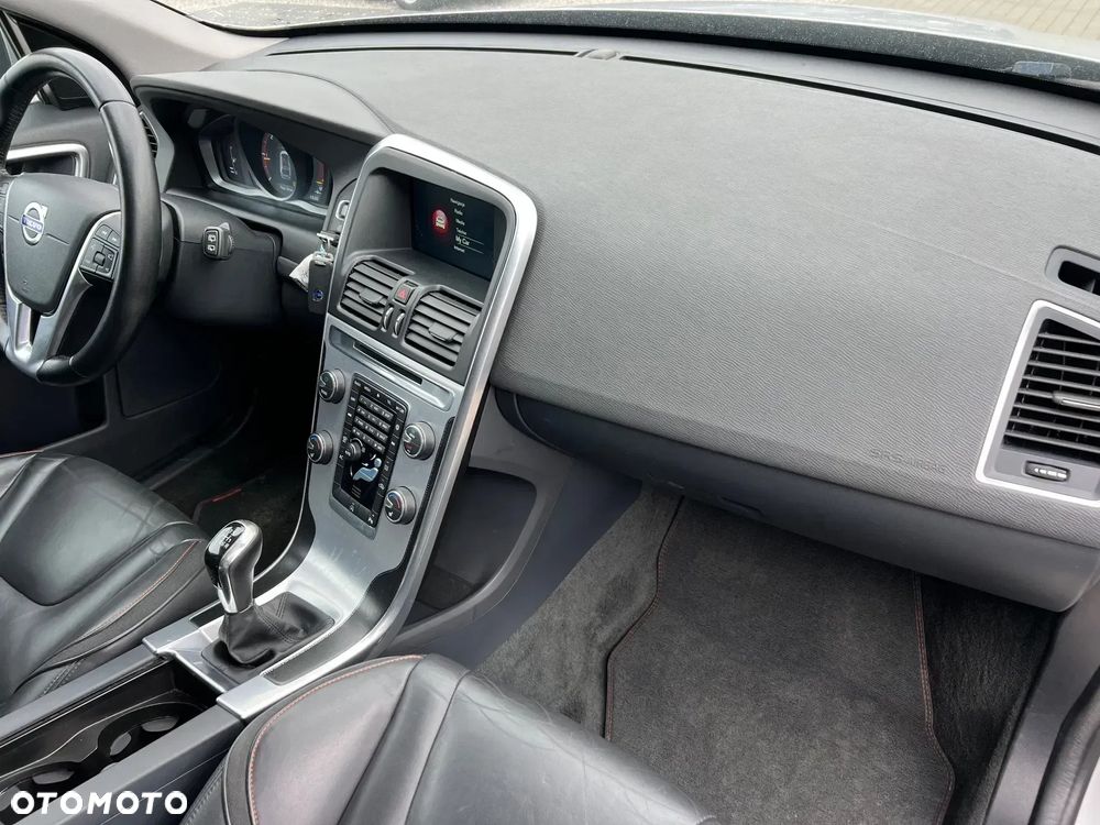 Volvo XC 60 D3 Drive-E Ocean Race - 13