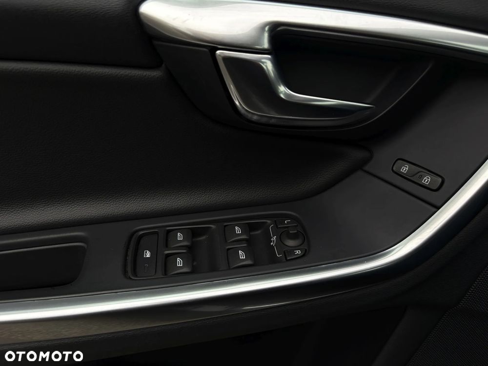 Volvo V60 D4 Geartronic Momentum - 30