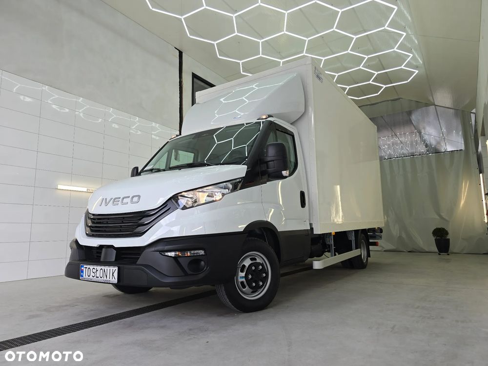 Iveco DAILY 35C16 / 50C16 KONTENER 8PALET WINDA DHOLLANDIA 750Kg 41Tyś km SERWIS ASO IVECO DO OSTATNIEGO Km STAN NOWY NOWY NOWY NA GWARANCJI BOGATA OPCJA WYPOSAŻENIA ASYSTENTY KIEROWCY TEMPOMAT KLIMA KAMERA COFANIA FOTEL KIEROWCY PNEŁMATYCZNY - 9
