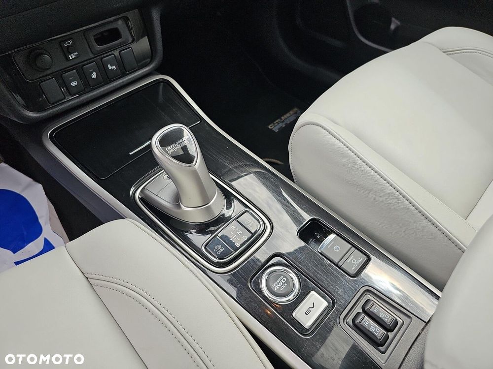 Mitsubishi Outlander - 22
