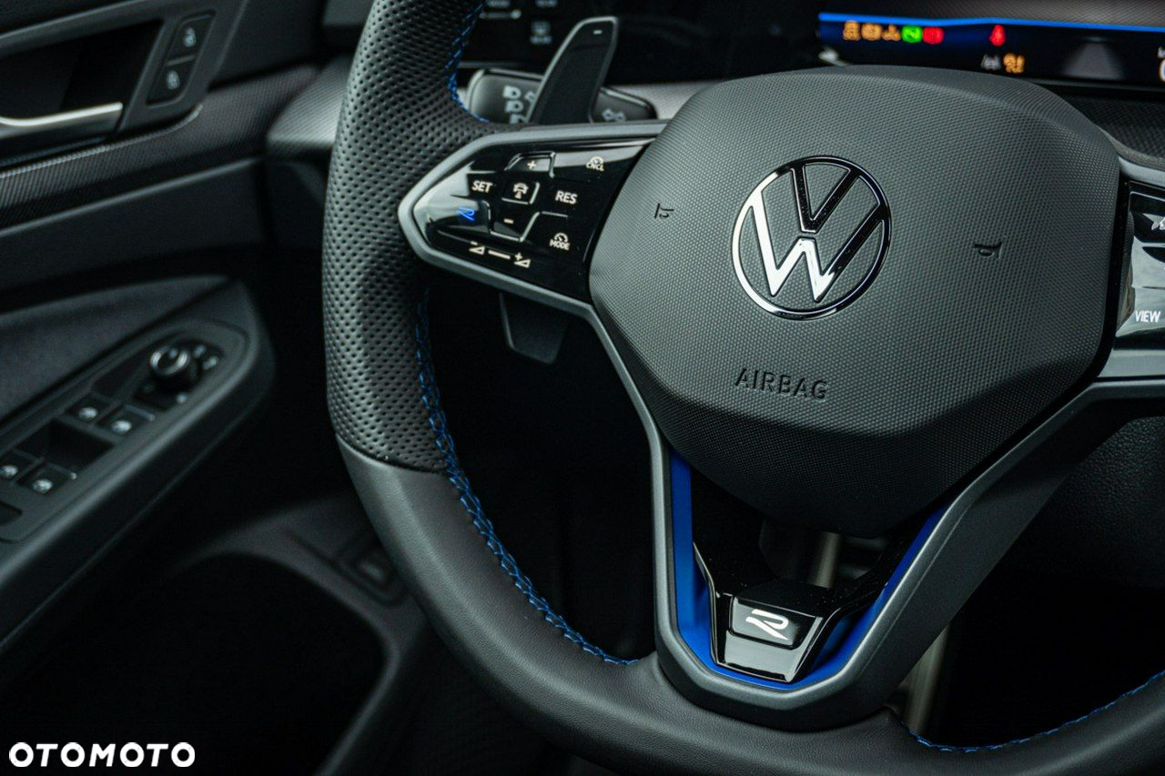 Volkswagen Golf - 36