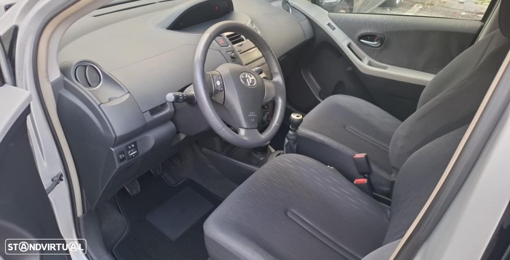 Toyota Yaris 1.33 VVT-i Comfort+AC - 10