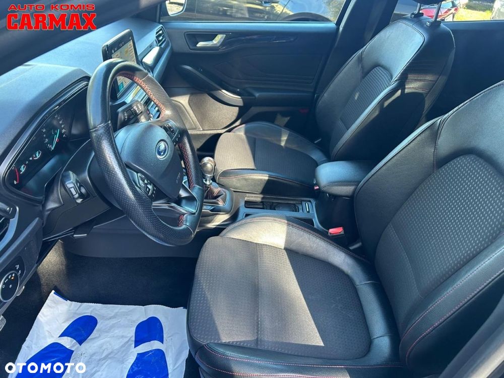 Ford Focus 1.5 EcoBlue Start-Stopp-System ST-LINE STYLE - 28