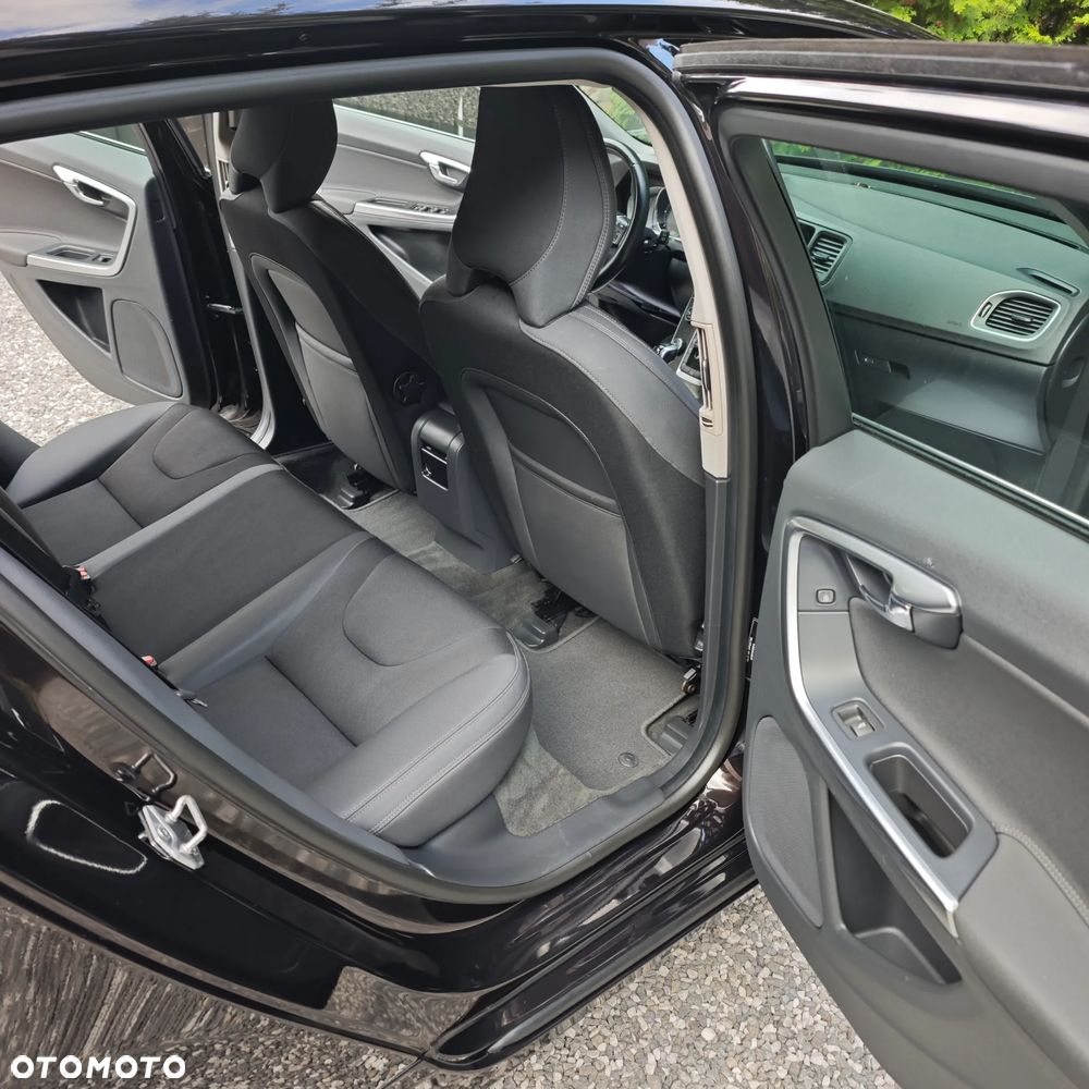 Volvo V60 D4 Momentum - 14