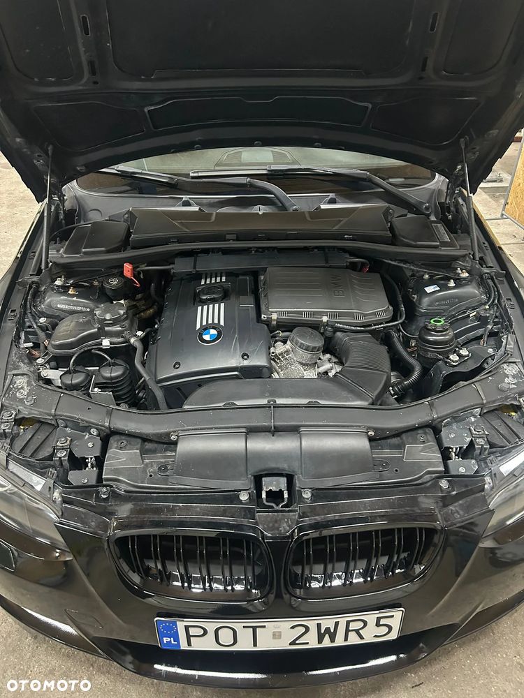 BMW Seria 3 335i xDrive Coupe - 33