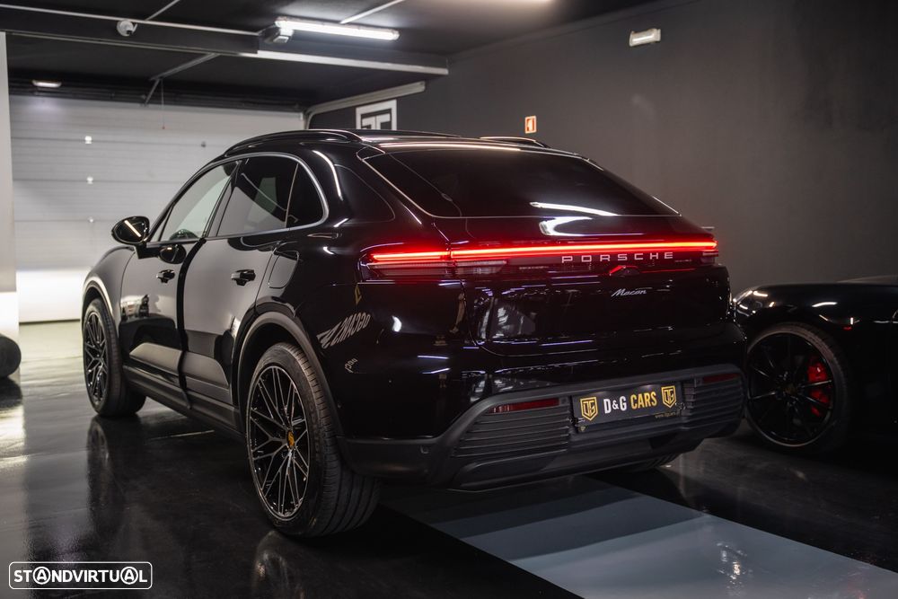 Porsche Macan Electric - 32