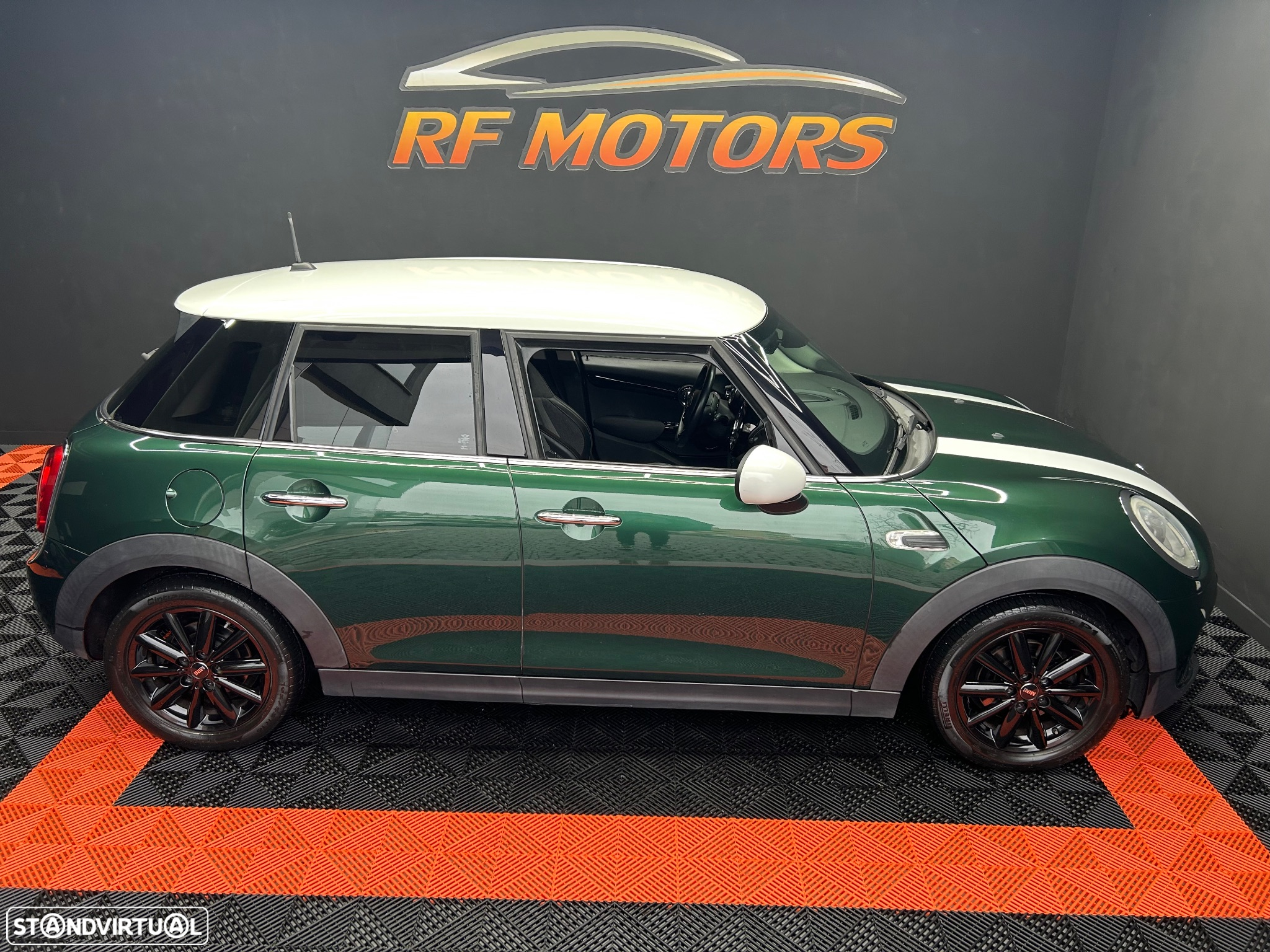 MINI 5 Portas Cooper D Auto - 19