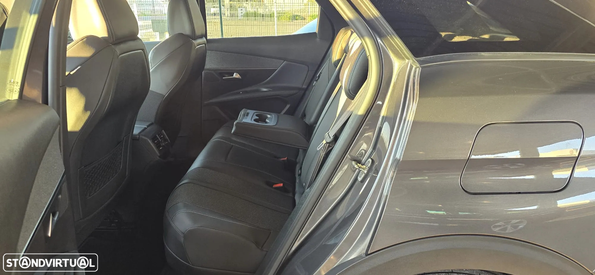 Peugeot 3008 1.6 Hybrid Allure Pack e-EAT8 - 36