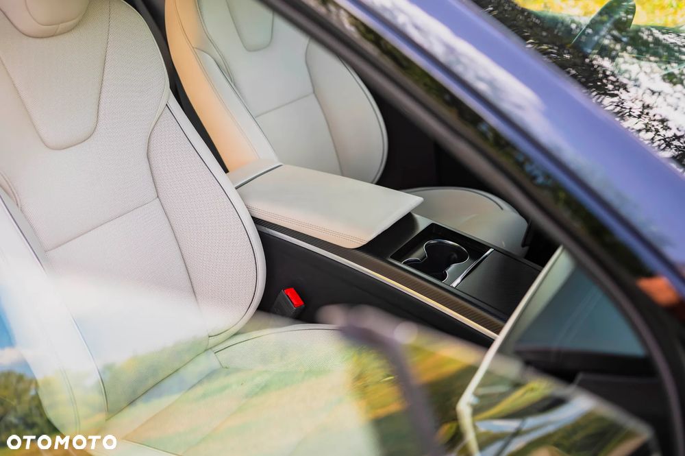 Tesla Model X Plaid - 11