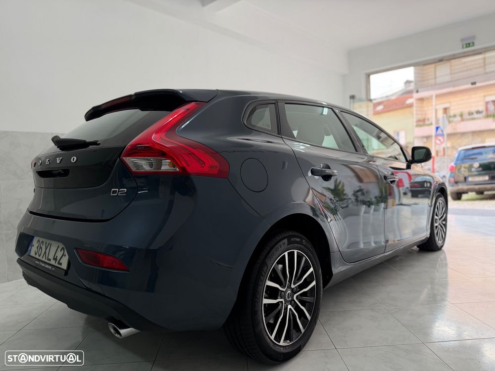 Volvo V40 2.0 D2 Momentum Geartronic - 9
