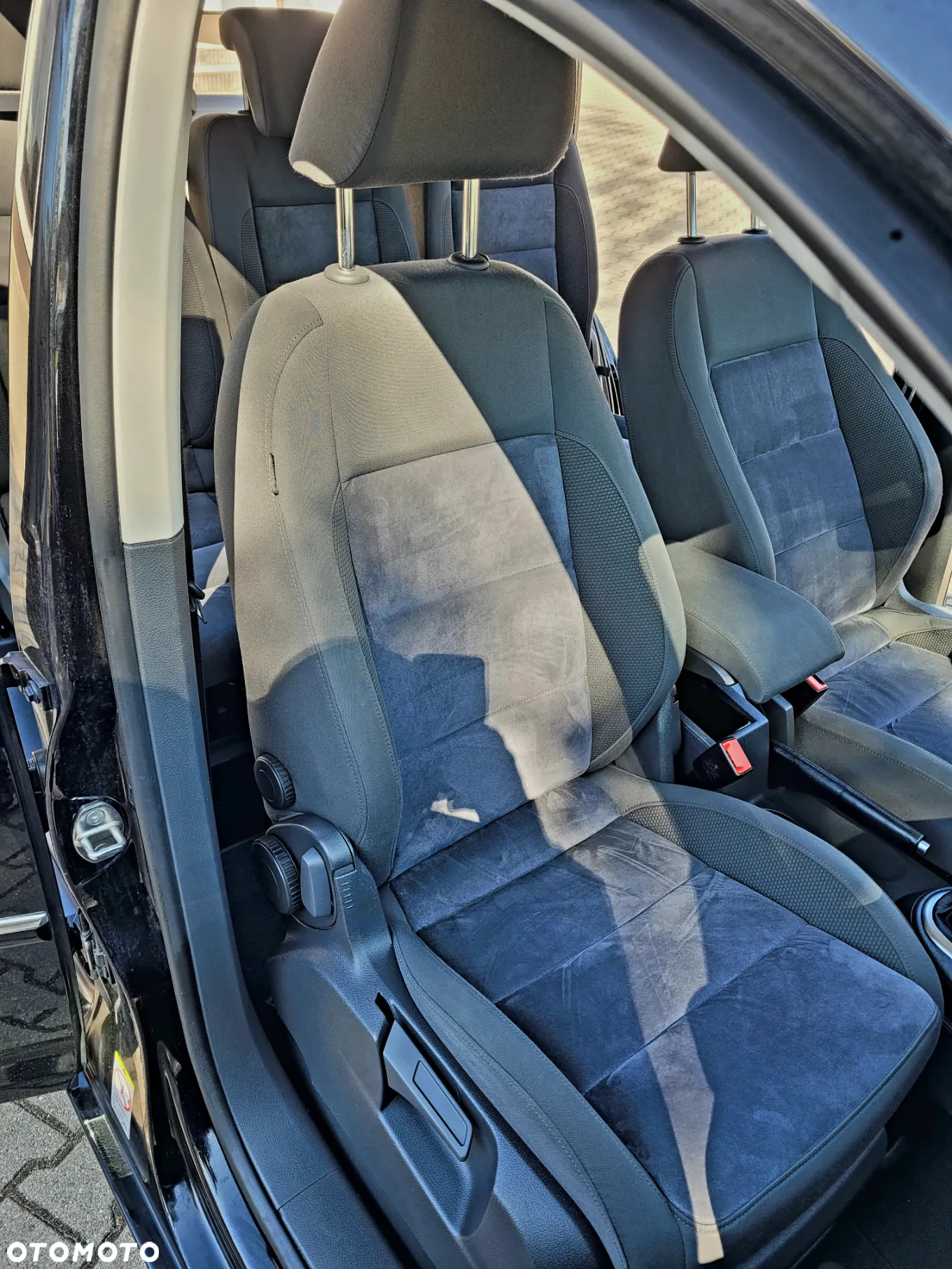 Volkswagen Touran 1.6 TDI DPF BlueMotion Technology DSG Comfortline - 26
