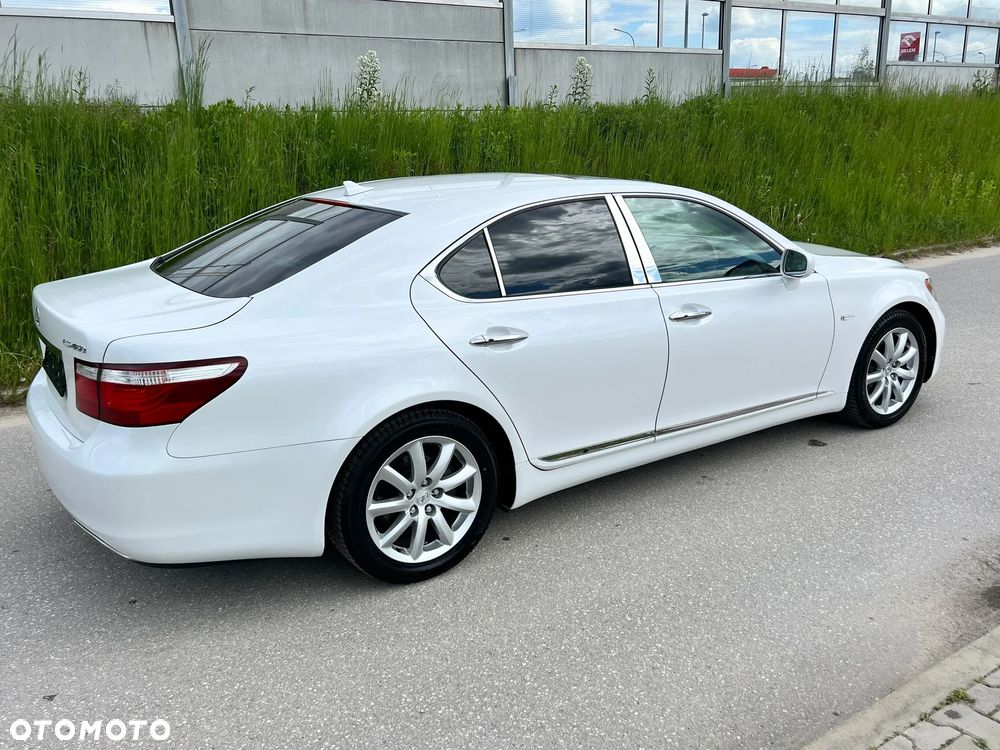 Lexus LS - 10