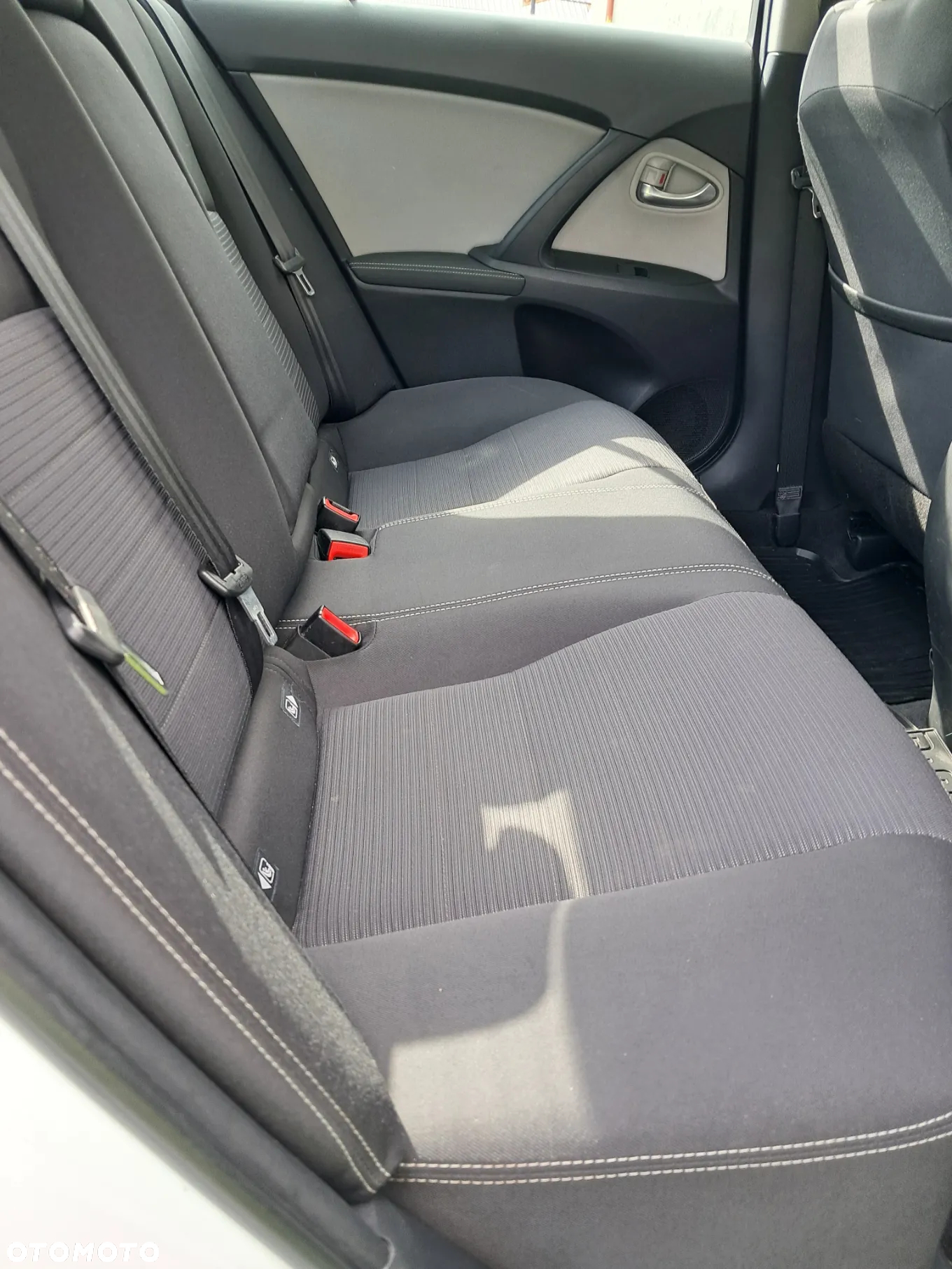 Toyota Avensis 1.8 Premium MS - 9