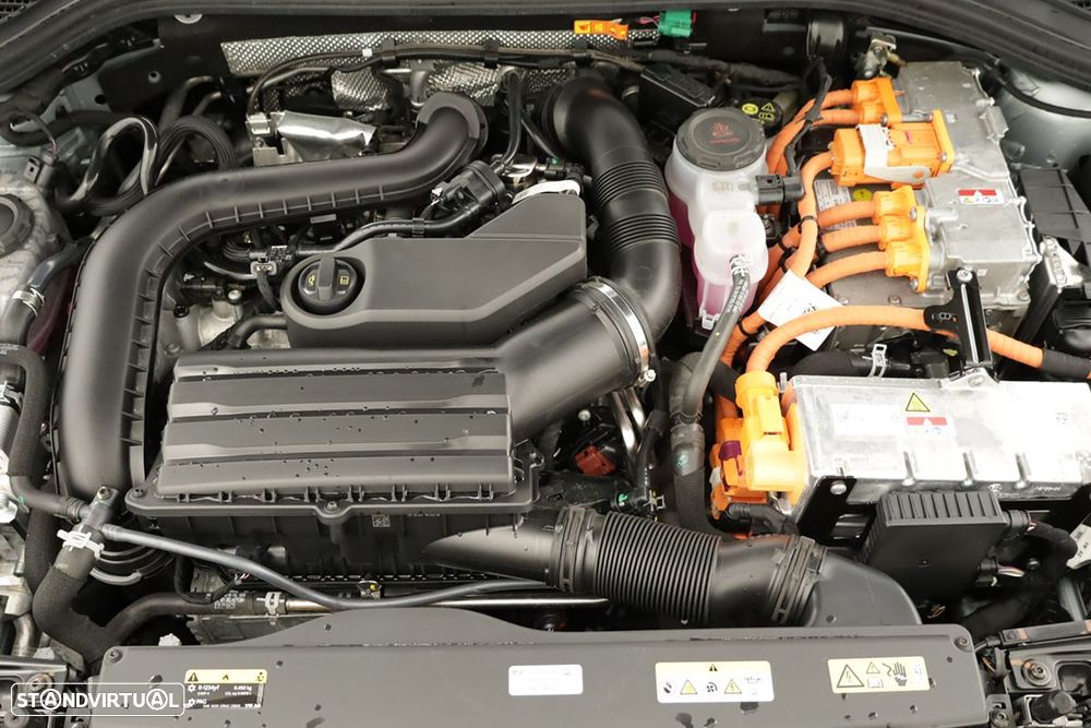 VW Passat Variant 1.5 TSI eHybrid DSG - 24