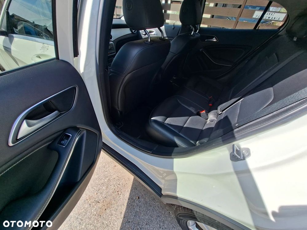 Mercedes-Benz GLA 250 4Matic 7G-DCT SCORE - 20