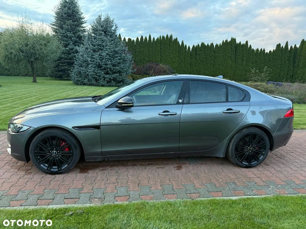 Jaguar XE 2.0 D R-Sport - 15