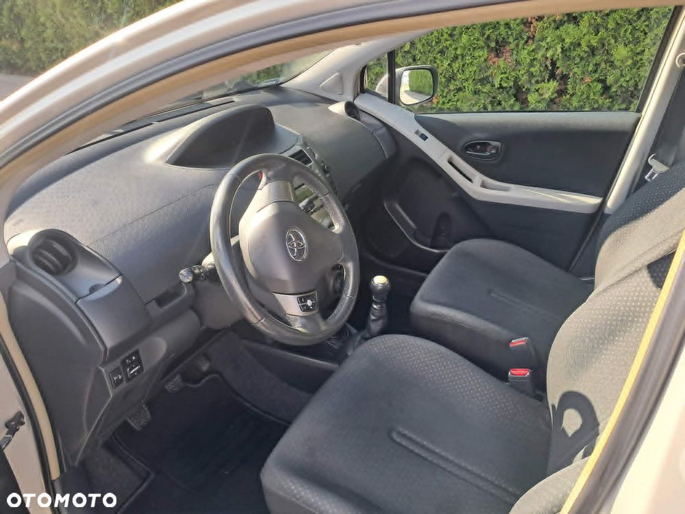 Toyota Yaris - 7