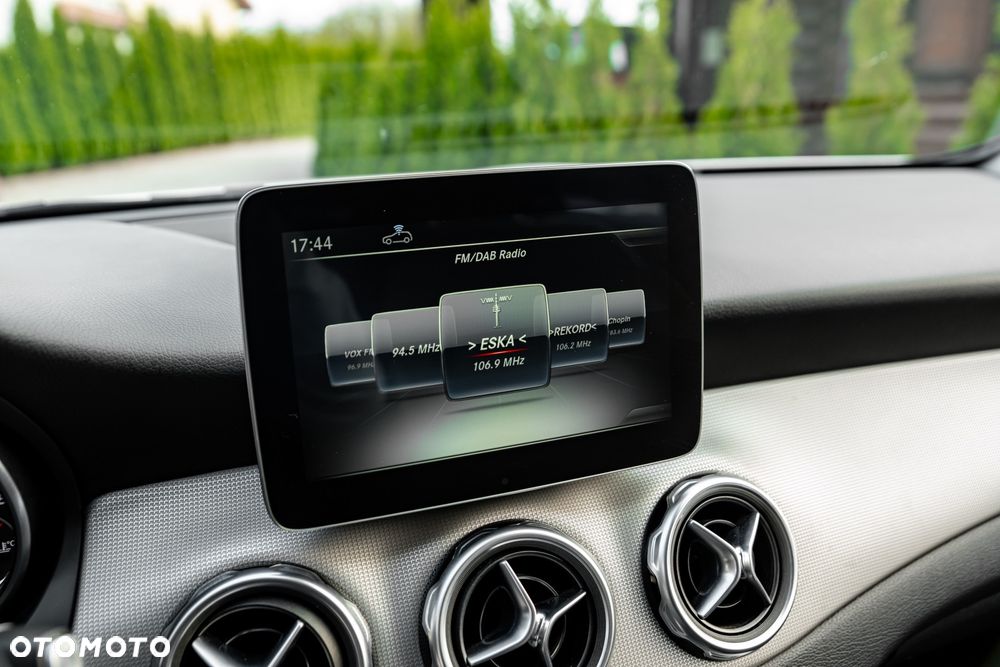 Mercedes-Benz GLA 200 7G-DCT - 34