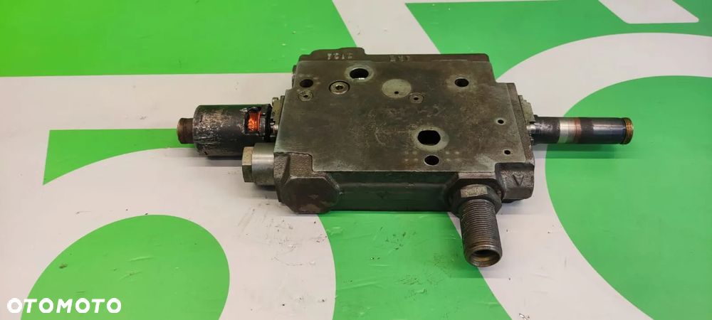 ZAWÓR STERUJĄCY Bosch 0521610811 G716961030011 Fendt 924 Vario - 2