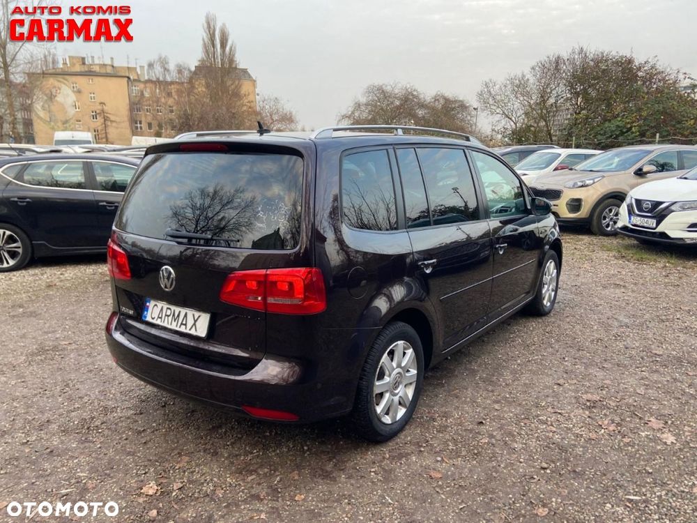 Volkswagen Touran - 10