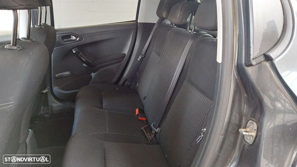 Peugeot 208 1.2 PureTech Active - 13