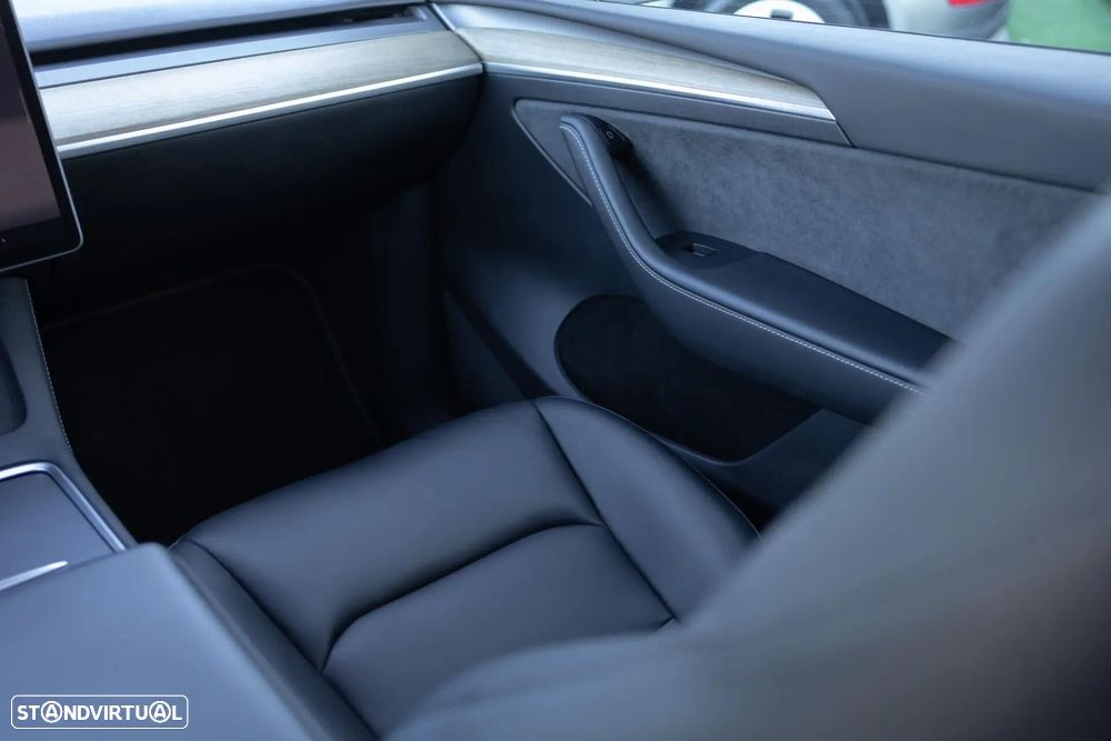 Tesla Model Y Long Range Dual Motor AWD - 24