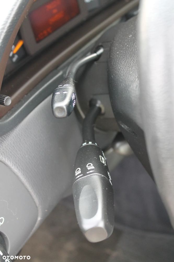 Mercedes-Benz Klasa C 200 CGI Elegance - 36